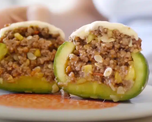 Fáciles de hacer, rendidores y con mucho queso gratinado, estos zapallitos rellenos son ideales para quienes buscan una comida casera, práctica y reconfortante para compartir en familia. Fáciles de hacer, rendidores y con mucho queso gratinado, estos zapallitos rellenos son ideales para quienes buscan una comida casera, práctica y reconfortante para compartir en familia.