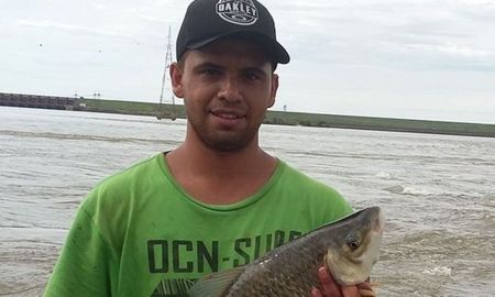 Otros tiempos. Verón en el río Paraná, disfrutando de la pesca. Otros tiempos. Verón en el río Paraná, disfrutando de la pesca.