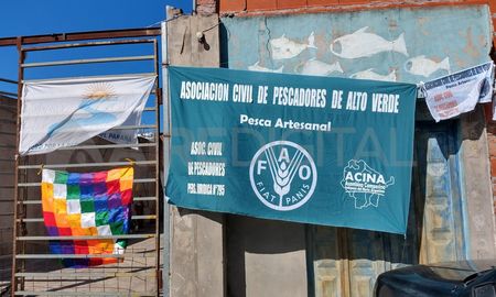 Más de 30 delegados de la Asociación de Pescadores se reunieron en Alto Verde para elevar el reclamo al Gobierno provincial por el pago de la asistencia económica. Más de 30 delegados de la Asociación de Pescadores se reunieron en Alto Verde para elevar el reclamo al Gobierno provincial por el pago de la asistencia económica.