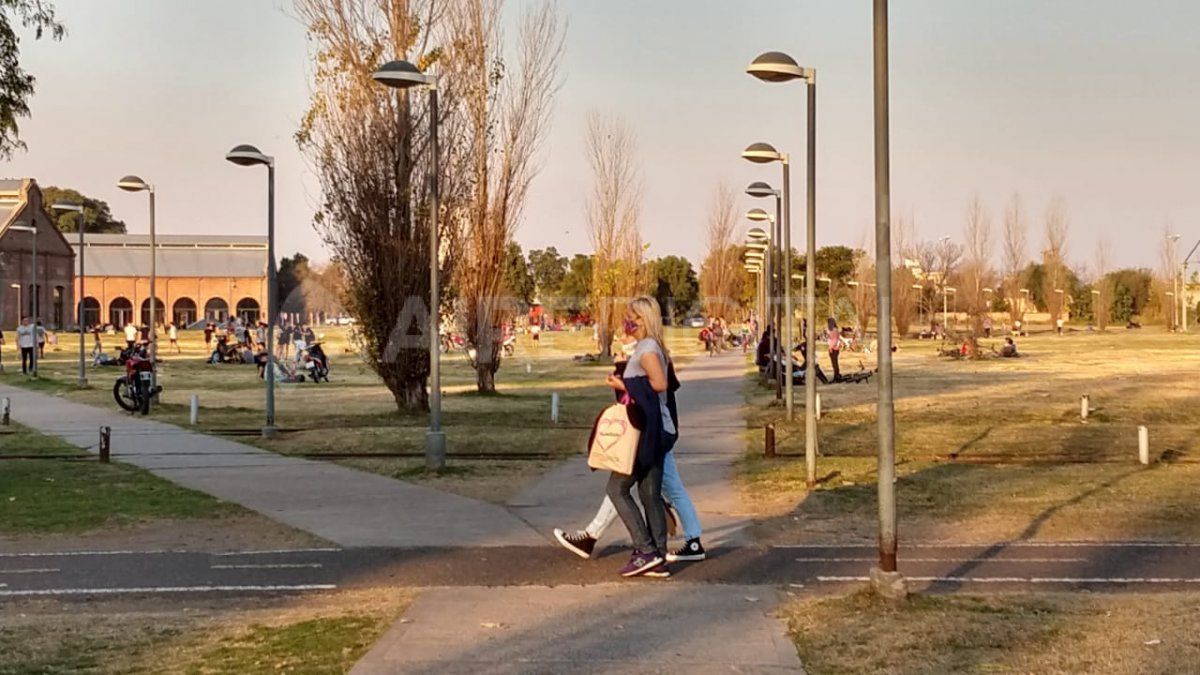 Especialistas incentivan a la recuperación de la vereda y el espacio público. Especialistas incentivan a la recuperación de la vereda y el espacio público.