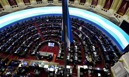 Los diputados de Juntos por el Cambio se presentarán a la sesión convocada por el oficialismo este martes. Los diputados de Juntos por el Cambio se presentarán a la sesión convocada por el oficialismo este martes.