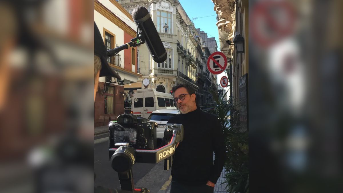 La mirada íntima de Bielinsky detrás de Nueve Reinas y El Aura inspira el nuevo documental de HBO Max. La mirada íntima de Bielinsky detrás de Nueve Reinas y El Aura inspira el nuevo documental de HBO Max.