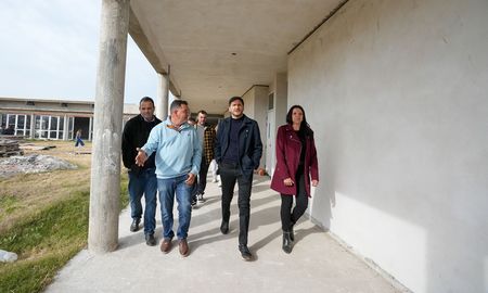 Pullaro firmó un convenio para terminar una escuela en Oliveros y que en 2027 ya se puedan dictar clases allí. Pullaro firmó un convenio para terminar una escuela en Oliveros y que en 2027 ya se puedan dictar clases allí.