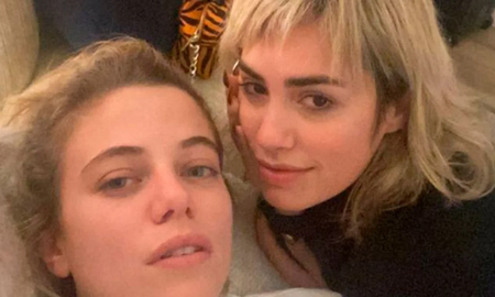 Lali Espósito y Justina Bustos se mostraron a los besos, pero se arrepintieron. Lali Espósito y Justina Bustos se mostraron a los besos, pero se arrepintieron.