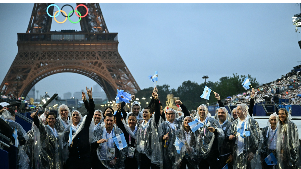 Comenzaron oficialmente los Juegos Olímpicos y la delegación argentina desfiló por el río Sena.
