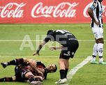 Newells derrotó a Central Córdoba por 3-1 y es puntero de su grupo en la Zona Complementaria, de la Copa Diego Maradona. Newells derrotó a Central Córdoba por 3-1 y es puntero de su grupo en la Zona Complementaria, de la Copa Diego Maradona.