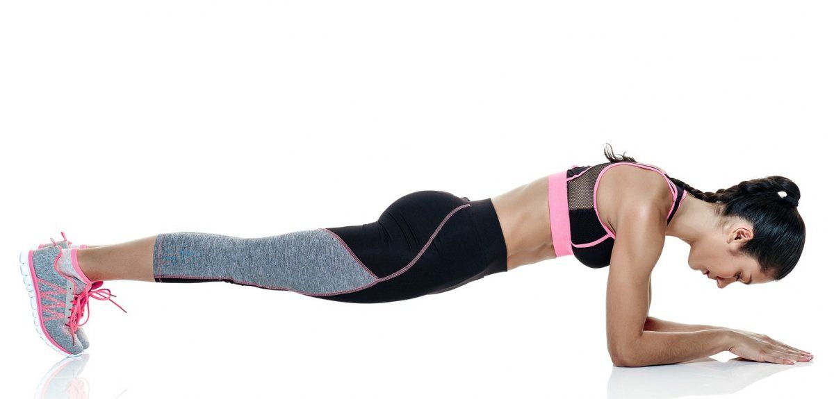  Es un ejercicio de cuerpo entero que entrena a toda la columna para que esté en su lugar adecuado