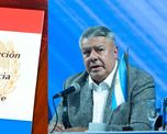 Claudio Chiqui Tapia recibió la nueva Constitución de Santa Fe tras la Asamblea General de la AFA Claudio Chiqui Tapia recibió la nueva Constitución de Santa Fe tras la Asamblea General de la AFA