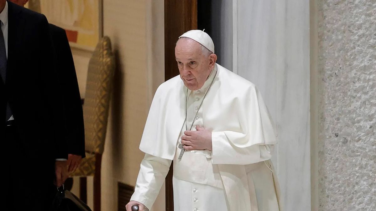 El Papa Francisco seguirá internado varios días.
