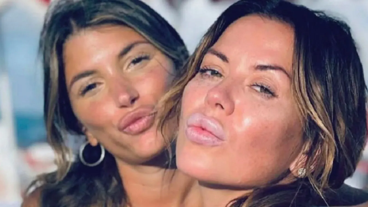 Karina Jelinek y Flor Parise invitaron a Majo Martino a pasar la noche juntas en El Hotel de los Famosos.