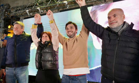 El candidato de Juntos por el Cambio, Ignacio Torres, se quedó con la gobernación de Chubut. El candidato de Juntos por el Cambio, Ignacio Torres, se quedó con la gobernación de Chubut.