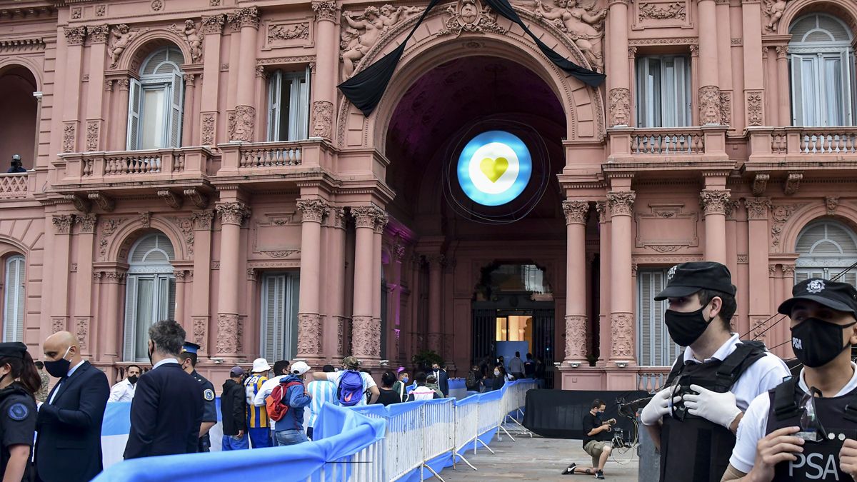 Diego Maradona falleció este miércoles a los 60 años mientras se recuperaba de la operación en la cabea a la que fue sometido a principios de noviembre.