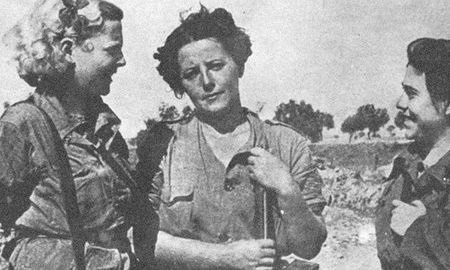La Bruja del 71 empuñó las armas junto a miembros de movimientos obreros, sindicalistas y republicanos y formó parte de la guerrilla española que combatía a la dictadura. La Bruja del 71 empuñó las armas junto a miembros de movimientos obreros, sindicalistas y republicanos y formó parte de la guerrilla española que combatía a la dictadura.