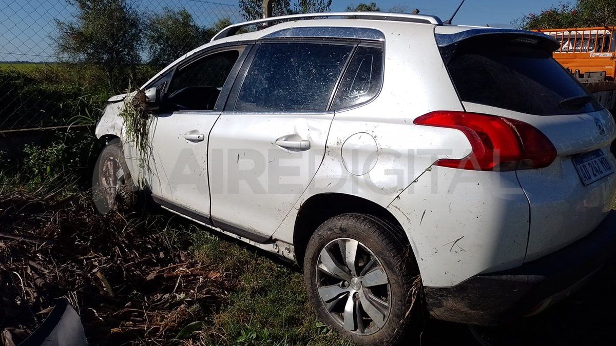 El vehículo fue trasladado en una grúa hacia el predio comunal de Nelson. El vehículo fue trasladado en una grúa hacia el predio comunal de Nelson.