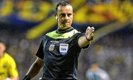 Darío Herrera fue designado por quinta vez en su carrera para arbitrar el Superclásico del fútbol argentino entre River y Boca. Darío Herrera fue designado por quinta vez en su carrera para arbitrar el Superclásico del fútbol argentino entre River y Boca.