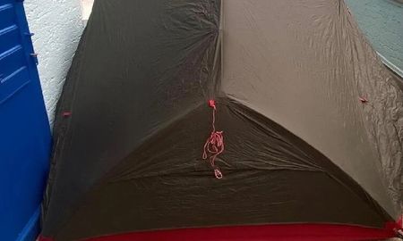 Quiere subalquilar una carpa en su balcón por más de 90 mil pesos por mes Quiere subalquilar una carpa en su balcón por más de 90 mil pesos por mes