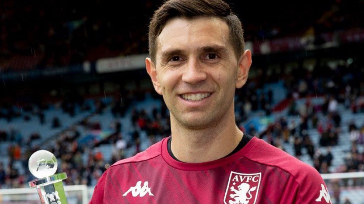 Emiliano Martínez fue elegido como el mejor jugador del Aston Villa y el mejor arquero de los temporada europea.