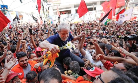 El Supremo Tribunal Federal (corte suprema) de Brasil consideró este martes parcial al exjuez Sérgio Moro, en una votación histórica, al anular una condena contra el expresidente Luiz Inácio Lula da Silva. El Supremo Tribunal Federal (corte suprema) de Brasil consideró este martes parcial al exjuez Sérgio Moro, en una votación histórica, al anular una condena contra el expresidente Luiz Inácio Lula da Silva.