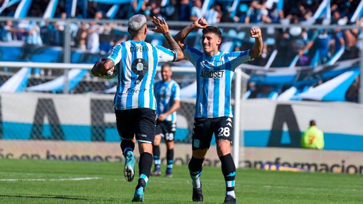 Racing lo dio vuelta ante Sarmiento y sigue como firme líder de su zona