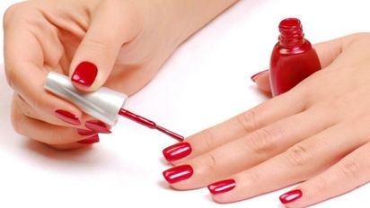 Los 3 colores de uñas que serán tendencia este otoño 2026
