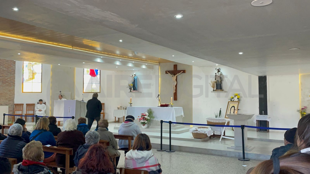 En esta fecha tan especial para la Iglesia Católica, los fieles se acercan para agradecer, pedir o solo estar unos minutos en el templo. En esta fecha tan especial para la Iglesia Católica, los fieles se acercan para agradecer, pedir o solo estar unos minutos en el templo.