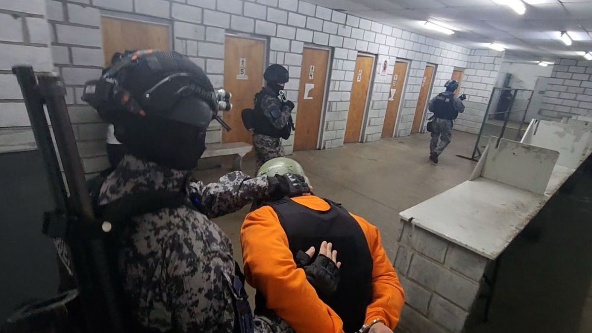 Gerardo Sebastián Gómez, alias Dibu, ya se encuentra en la cárcel de Piñero. Gerardo Sebastián Gómez, alias Dibu, ya se encuentra en la cárcel de Piñero.