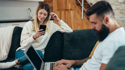 El impacto de la tecnología en el deseo sexual y las relaciones de pareja