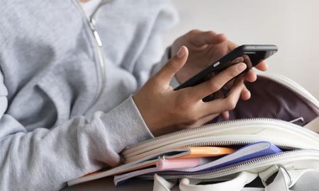 Aire de Santa Fe | Celulares en la escuela.jpg