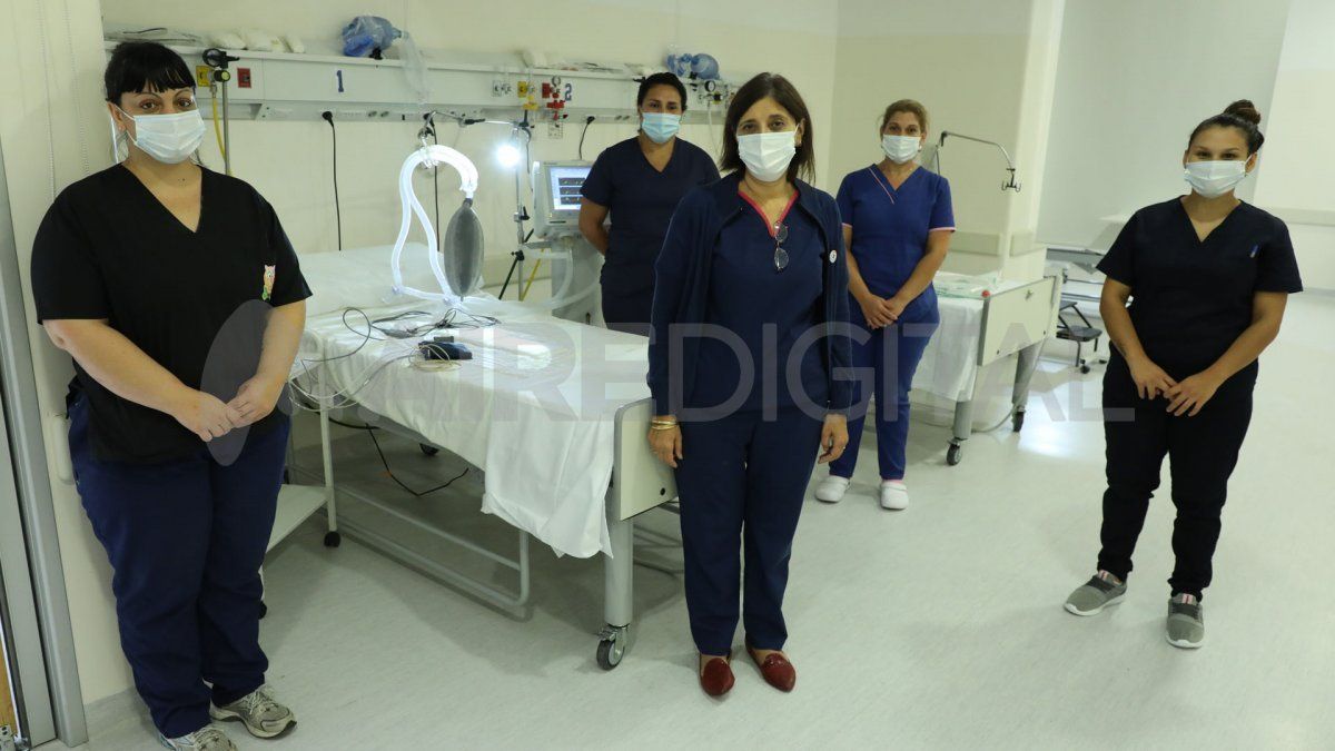 El equipo de profesionales del Cemafe en el hospital de día que se transformó en una terapia intensiva de 24 horas.