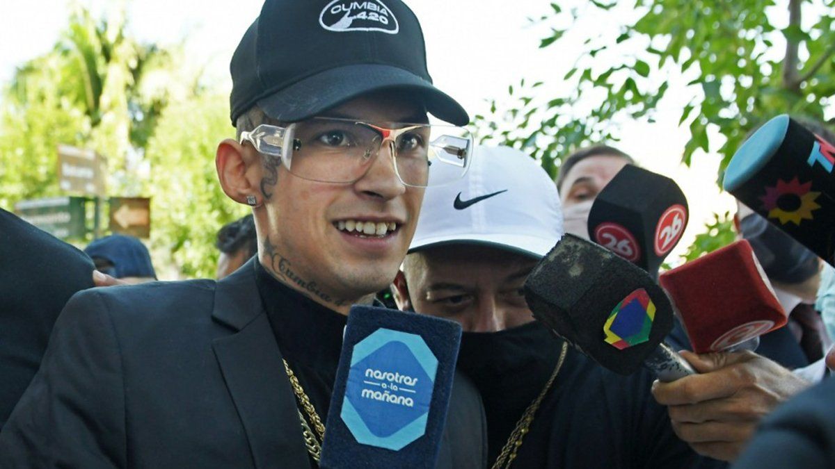 El cantante L-Gante llegando a la Fiscalía de General Rodríguez.