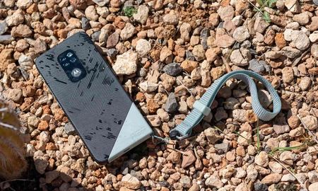 El renovado dispositivo de Motorola cuenta con mayores prestaciones y una resistencia mejorada. El renovado dispositivo de Motorola cuenta con mayores prestaciones y una resistencia mejorada.