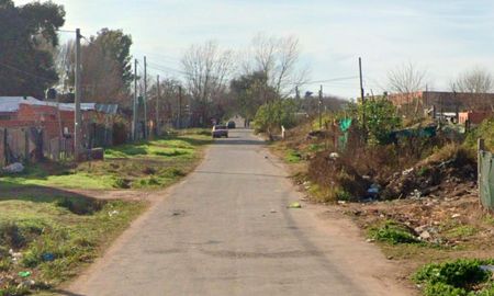 La víctima fue hallada por la policía en el interior de una vivienda de Magaldi al 8800 cuando perseguían a un hombre que detectaron en una actitud sospechosa. La víctima fue hallada por la policía en el interior de una vivienda de Magaldi al 8800 cuando perseguían a un hombre que detectaron en una actitud sospechosa.