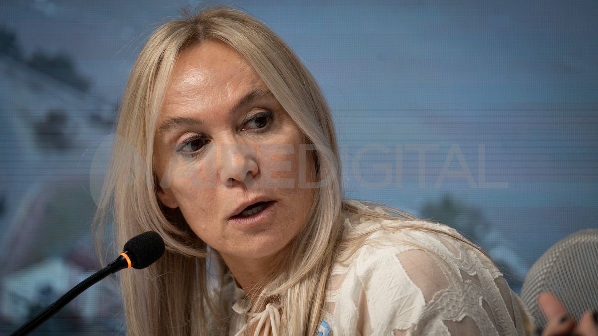 El nuevo cruce entre los Poderes se da luego de un encuentro que concretaron la fiscal general, Cecilia Vranicich y los ministros de Gobierno, Fabián Bastia, de Economía, Pablo Olivares, y el secretario de Justicia, Santiago Mascheroni. El nuevo cruce entre los Poderes se da luego de un encuentro que concretaron la fiscal general, Cecilia Vranicich y los ministros de Gobierno, Fabián Bastia, de Economía, Pablo Olivares, y el secretario de Justicia, Santiago Mascheroni.