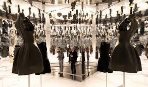 Una muestra en el Museo Metropolitano de Nueva York recorre 150 años de la moda