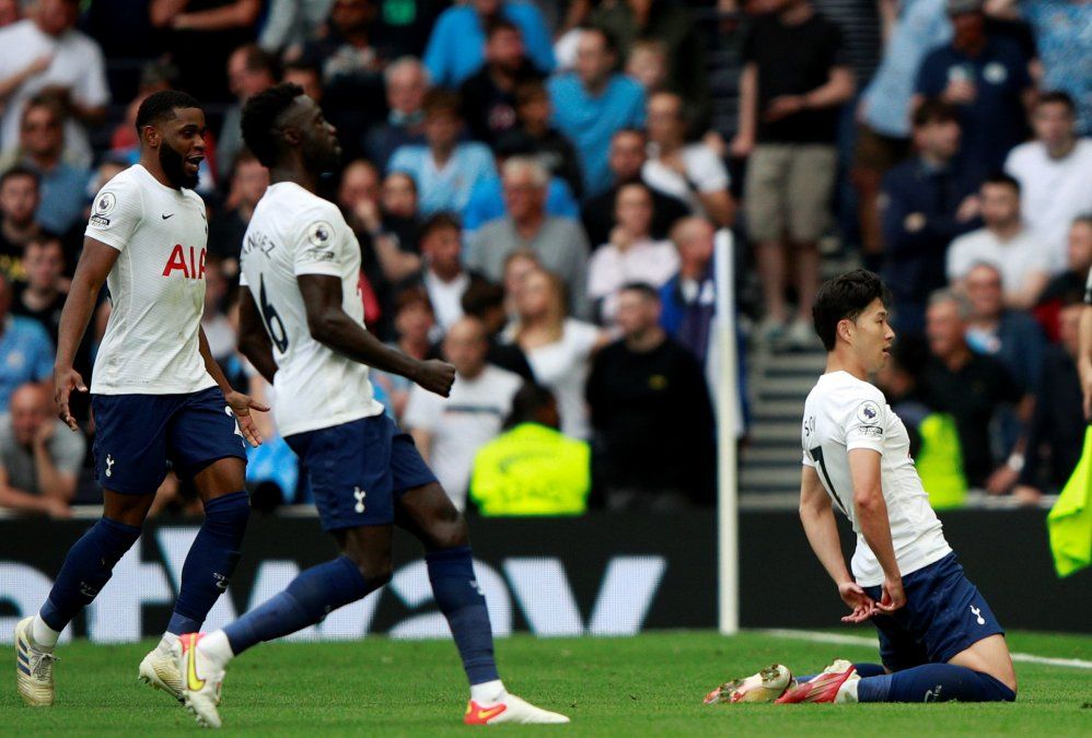 Tottenham sorpredió al Manchester City y venció al último campeón de la Premier League en la primera fecha de la nueva temporada.