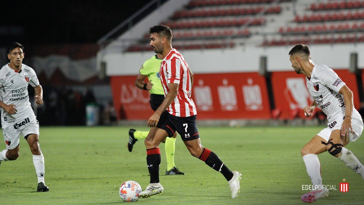 El primer tiempo entre Estudiantes (LP) y Colón fue trabado, con poco juego asociado y muchas faltas.