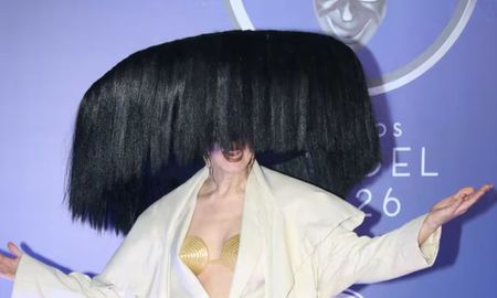 La cantante santafesina se tomó con humor las repercusiones que generó su enorme sombrero negro. La cantante santafesina se tomó con humor las repercusiones que generó su enorme sombrero negro.
