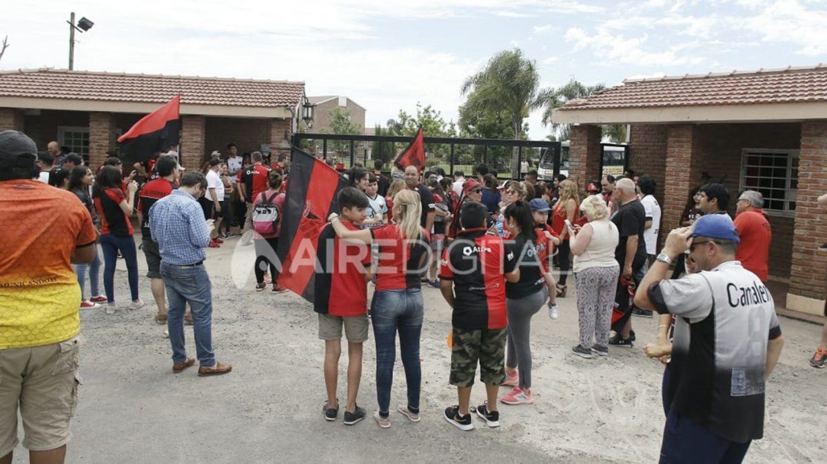 Las 37 mejores fotos de la multitudinaria despedida al plantel de Colón