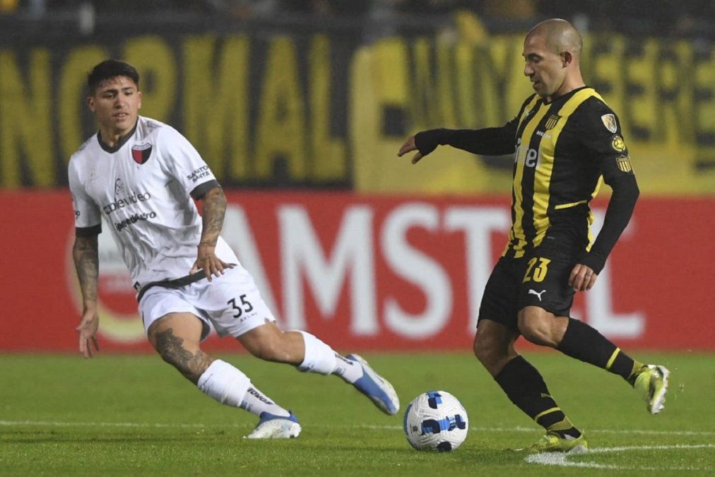 El Club Atlético Colón cayó con Peñarol y clasificó a octavos de la Copa Conmebol Libertadores como puntero de su grupo