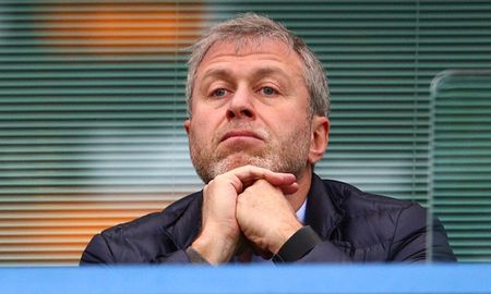 Roman Abramovich puso en venta al Chelsea de Inglaterra por sus vínculos con Vladimir Putin. El club está tasado en 7.000 millones de euros. Roman Abramovich puso en venta al Chelsea de Inglaterra por sus vínculos con Vladimir Putin. El club está tasado en 7.000 millones de euros.
