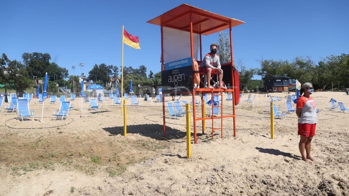 El gobierno de la provincia habilitó en la ciudad de Rosario la concurrencia de personas a las playas.