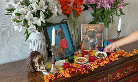 El altar de Día de Muertos se transformó en un homenaje lleno de amor y recuerdos. El altar de Día de Muertos se transformó en un homenaje lleno de amor y recuerdos.