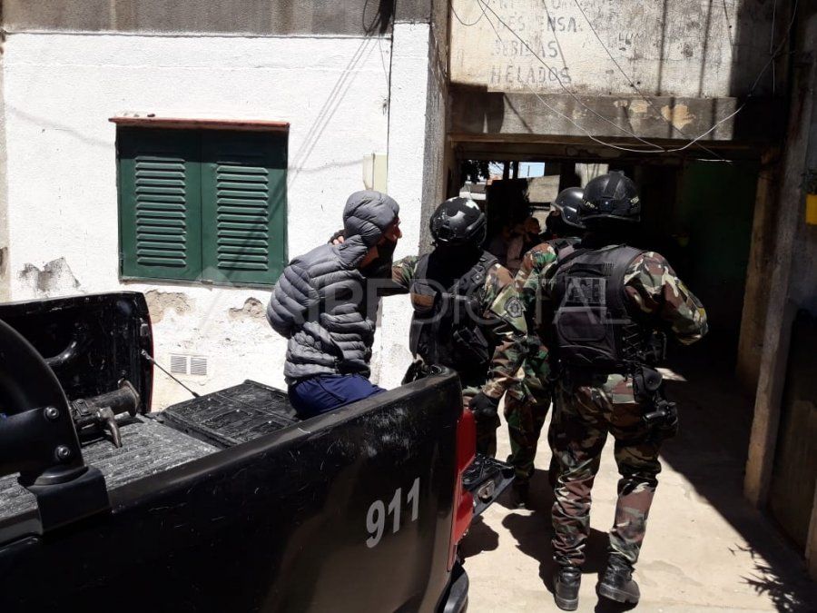 Detuvieron a un hombre y dos mujeres identificados como vendedores barriales de drogas.&nbsp;