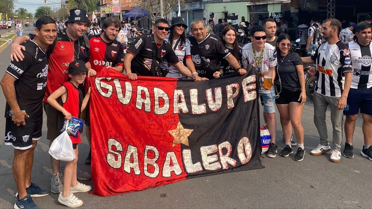 Los hinchas de Colón en Chaco para el partido contra Chaco For Ever. Los hinchas de Colón en Chaco para el partido contra Chaco For Ever.