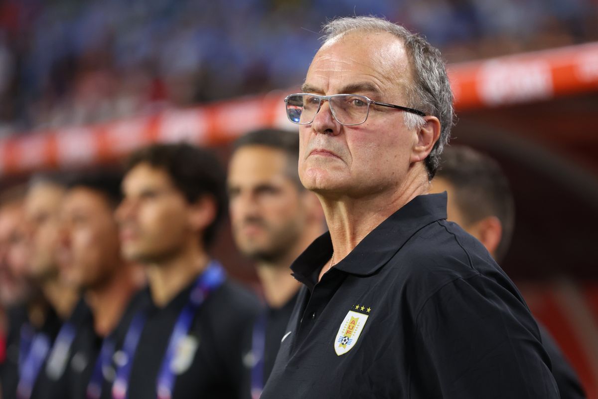 La selección uruguaya de Marcelo Bielsa cayó 2 a 0 Paraguay. La selección uruguaya de Marcelo Bielsa cayó 2 a 0 Paraguay.