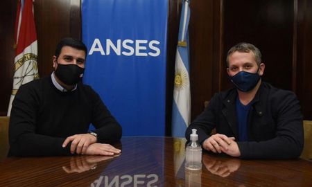 Marcos Cleri y Diego Mansilla destacaron la labor y la inversión de la Administración Nacional de la Seguridad Social (Ansés). Marcos Cleri y Diego Mansilla destacaron la labor y la inversión de la Administración Nacional de la Seguridad Social (Ansés).