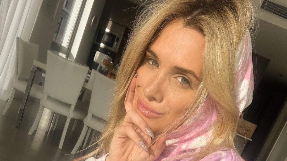 Camila Homs subió una picante foto con su pareja