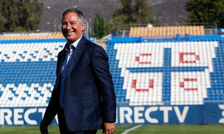 Universidad Católica, dirigido por Ariel Holan, se consagró tri campeón en Chile. Universidad Católica, dirigido por Ariel Holan, se consagró tri campeón en Chile.