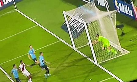 La gran polémica de Uruguay vs. Perú por las Eliminatorias Sudamericanas. La gran polémica de Uruguay vs. Perú por las Eliminatorias Sudamericanas.