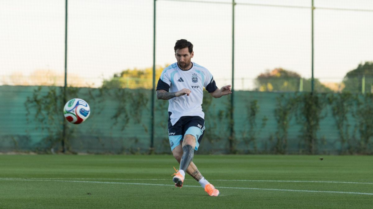 Lionel Messi en los entrenamientos del conjunto de Scaloni en Alicante.